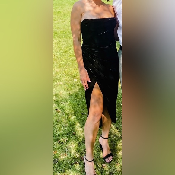 Black Velvet Dress - ASTR The Label - Picture 4 of 4